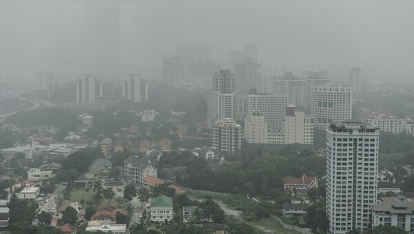 Дым от лесных пожаров в Индонезии в столице Малайзии Куала-Лумпуре