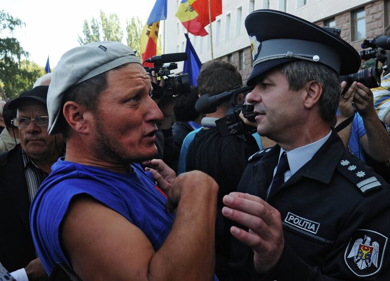 Участники митинга в центре Кишинева против действующей власти