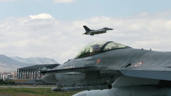 Истребитель F-16 ВВС Турции. Архивное фото