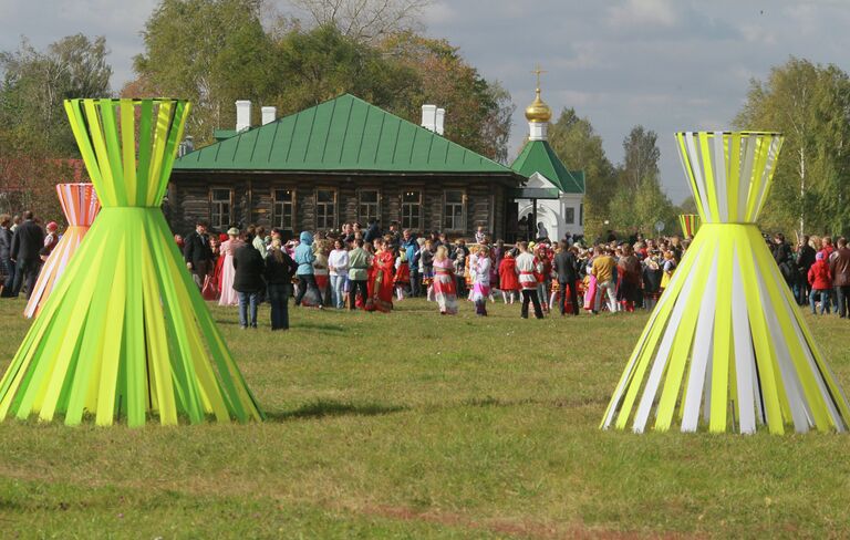 Всероссийский есенинский праздник поэзии Звени, звени, златая Русь! в селе Константиново Рязанской области