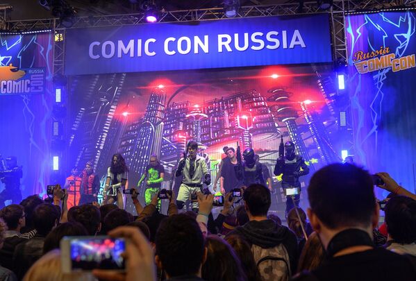 Посетители и участники выставок Comic Con Russia и ИгроМир