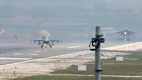Самолеты турецких ВВС на взлетной полосе базы Инджирлик
