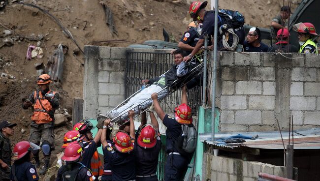Спасатели в Гватемале. Архивное фото