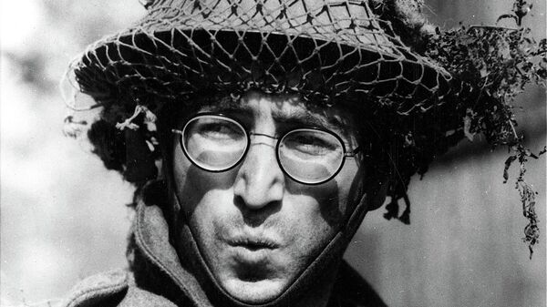 Британский рок-музыкант, певец, поэт, композитор, художник, писатель Джон Леннон в фильме How I Won the War, 1967 год
