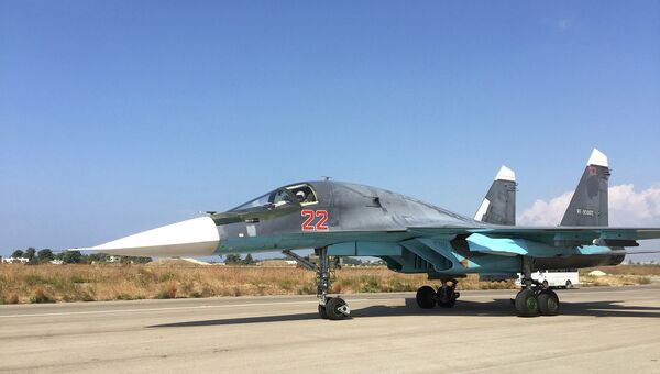 Российский самолет готовится к вылету на авиабазе Хмеймим в Сирии
