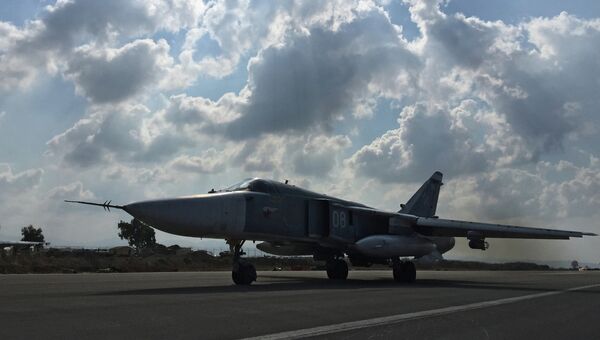Бомбардировщик Су-24 взлетает с аэродрома Хмеймим в Сирии