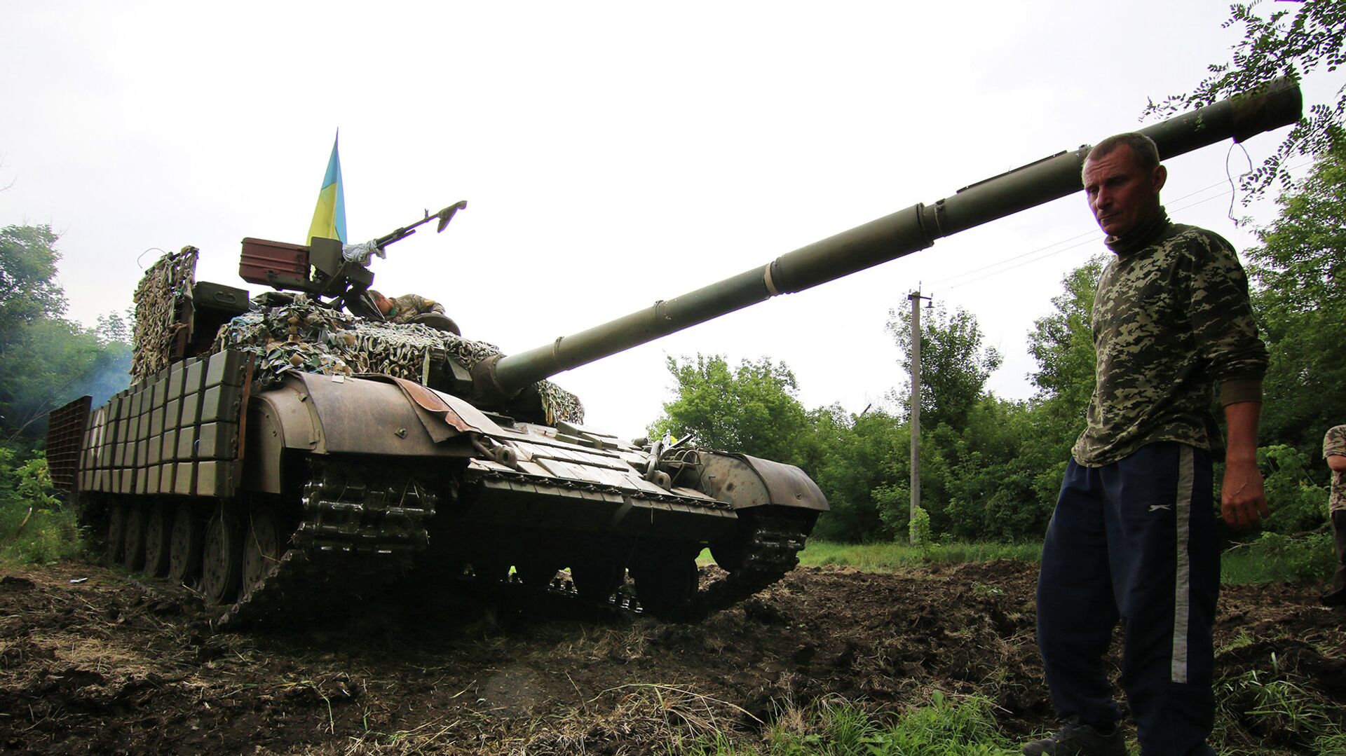 Украинский танк на позиции возле города Счастье, Луганская область - РИА Новости, 1920, 01.07.2022