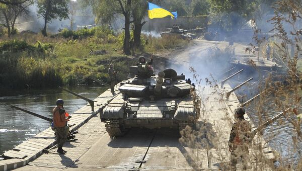 Украинские танки возле поселка Нижнее, Луганская область
