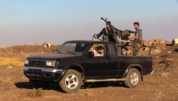 Сирийское нацополчение ведет бой с вооруженными бандформированиями на границе провинций Дераа и Кунейтра