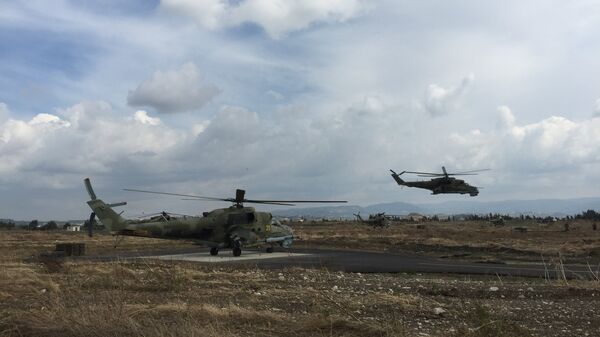 Российские ударные вертолеты МИ-24 вылетают на боевое задание с аэродрома Хмеймим, Сирия