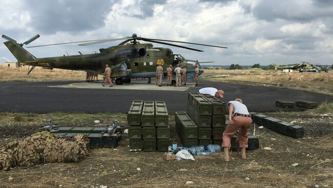 Российские ударные вертолеты МИ-24 вылетают на боевое задание с аэродрома Хмеймим, Сирия Российские ударные вертолеты МИ-24 вылетают на боевое задание с аэродрома Хмеймим, Сирия