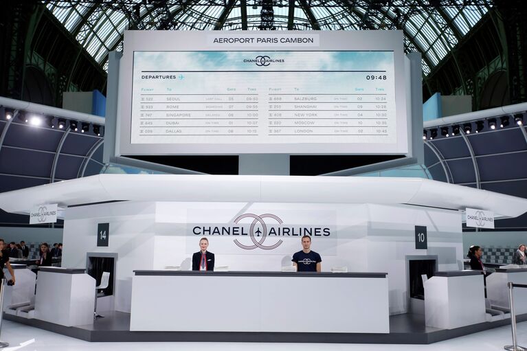 Показ коллекции весна/лето 2016 модного дома Chanel в рамках недели моды в Париже