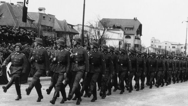 Немецкие войска маршируют по Бухаресту, Румыния. 27 декабря 1940