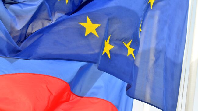 Флаги России, ЕС. Архивное фото