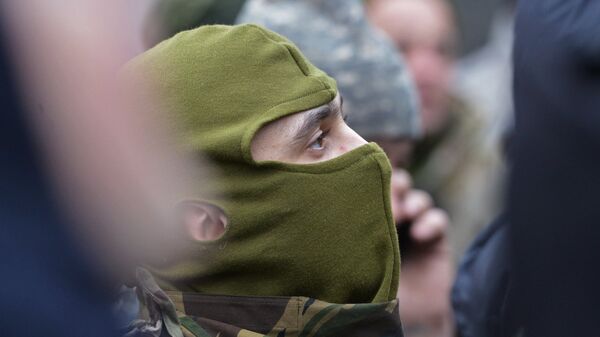 Боец батальона Айдар на митинге у Минобороны Украины. Архивное фото