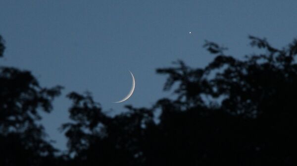 Венера и Луна