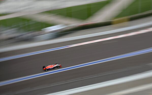 Гонщик команды Манор Роберто Мери принимает участие во второй сессии свободных заездов на российском этапе чемпионата мира по кольцевым автогонкам в классе Формула-1