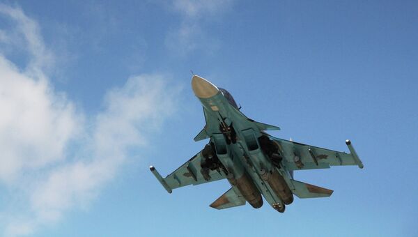 Российский бомбардировщик взлетает из аэропорта Латакии, Сирия. Архивное фото