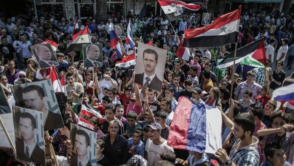 Участники митинга в поддержку президента Сирии Башара Асада и президента России Владимира Путин в Латакии. Архивное фото