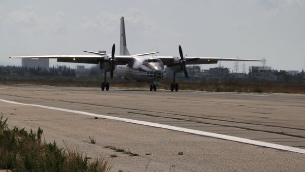 Российский транспортный самолет Ан-32 садится в аэропорту Латакии