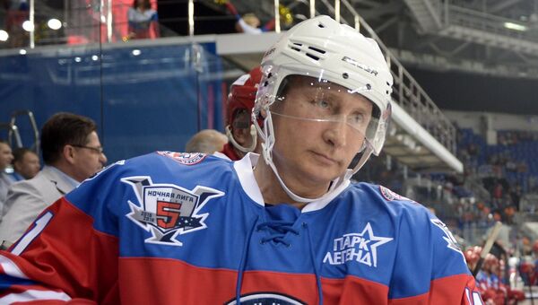 Президент РФ В. Путин принимает участие в хоккейном матче. Архивное фото