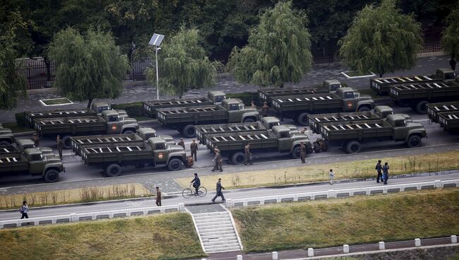 Военная техника готовится к параду в Пхеньяне, 10 октября 2015