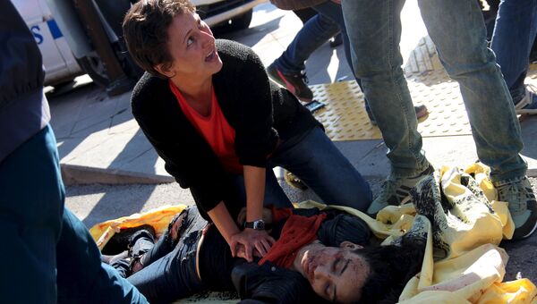 Женщина, получившая ранение во время взрыва в Анкаре, Турция