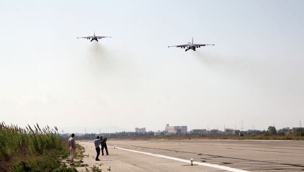 Российские самолеты взлетают с авиабазы Хмеймим, Сирия. Архивное фото