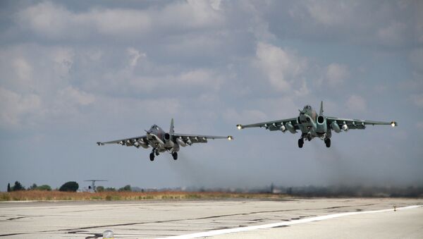 Российские самолеты взлетают с авиабазы Хмеймим, Сирия