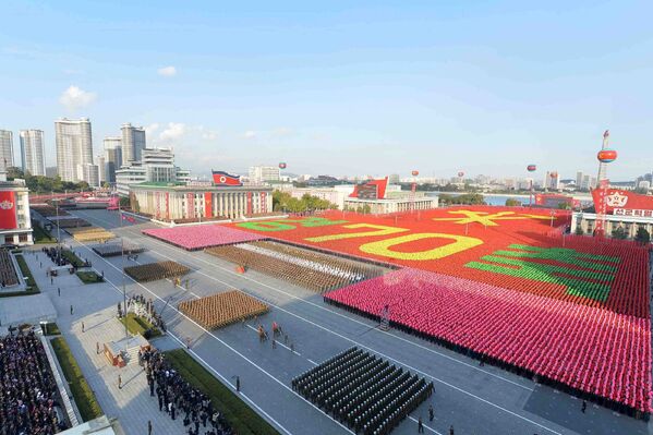 Военный парад по случаю 70-летия Трудовой партии Кореи на центральной площади Пхеньяна, КНДР