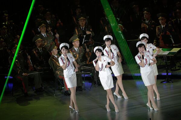 Участники торжеств по случаю 70-летия Трудовой партии Кореи в Пхеньяне, КНДР