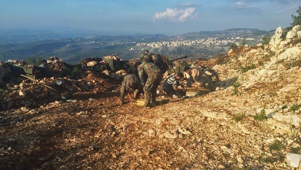 Военнослужащие сирийской армии в районе поселения Араму на севере сирийской провинции Латакия. Архивное фото