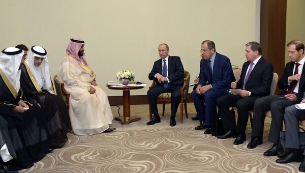 Встреча президента РФ Владимира Путина с заместителем наследного принца Саудовской Аравии Мухаммадом ибн Салманом Аль Саудом в Сочи. Архивное фото