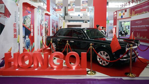 Китайский автомобиль представительского класса Hongqi L5 на экспозиции Второго российско-китайского ЭКСПО в Харбине