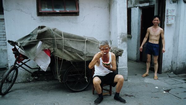 В старом квартале Шанхая. Архивное фото