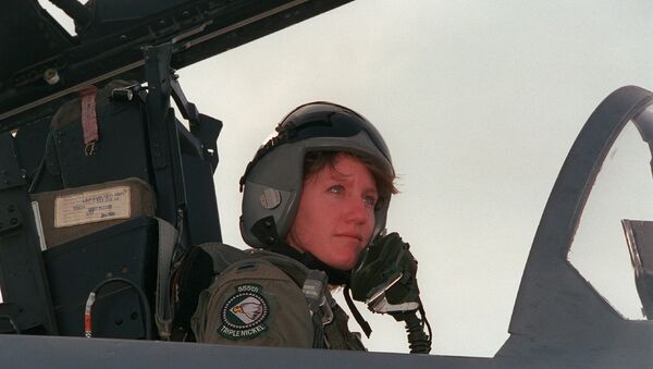 Первая женщина-пилот истребителя F-15 ВВС США Дженни Флинн