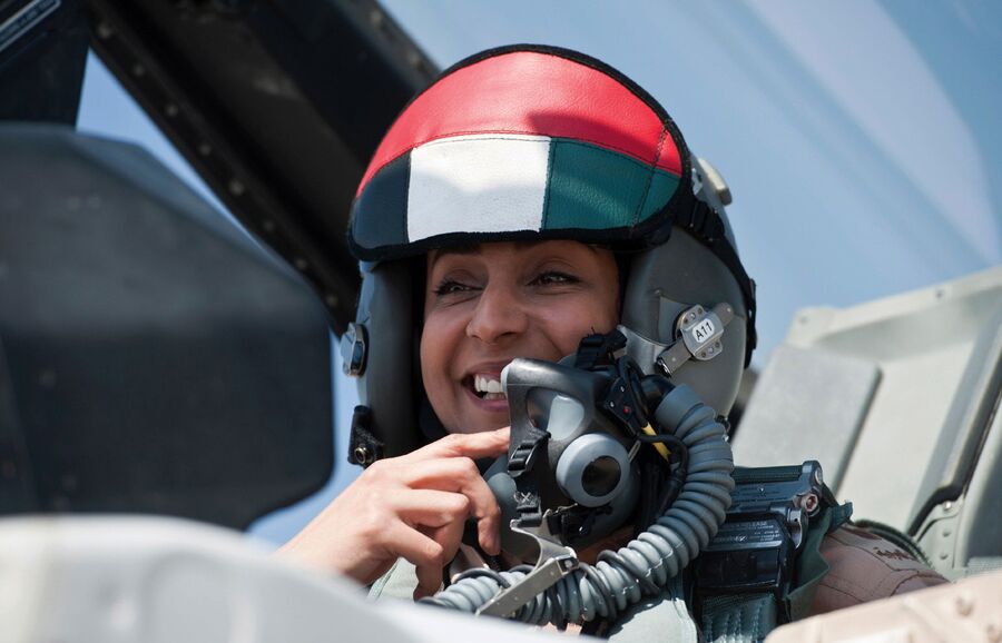 Первая женщина-пилот ВВС Арабских Эмиратов майор Марьям аль-Мансури