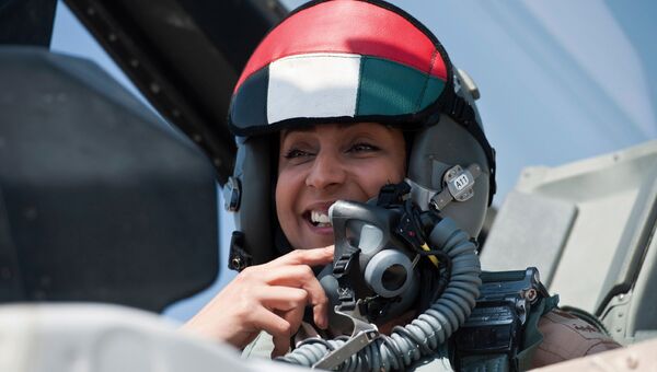 Первая женщина-пилот ВВС Арабских Эмиратов майор Марьям аль-Мансури