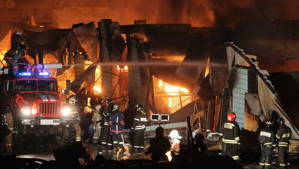 Пожар на московском строительном рынке Мельница