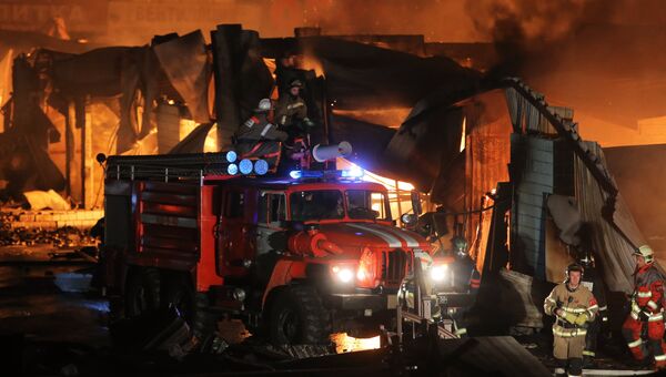 Пожар на московском строительном рынке Мельница