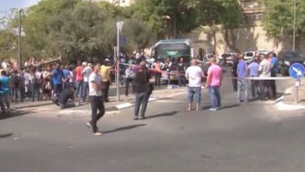 Вооруженные палестинцы напали на автобус в Иерусалиме. Кадры с места ЧП