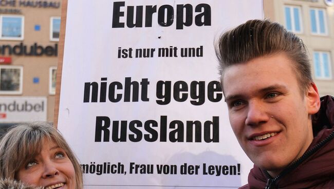 Участники демонстрации в Мюнхене требуют положить конец воинственному курсу НАТО и прекратить конфронтацию с Россией