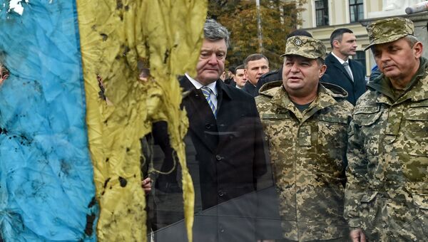 Президент Украины Петр Порошенко, министр обороны Украины Степан Полторак и начальник Генерального штаба Украины Виктор Муженко