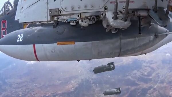 Самолет российских Воздушно-космических сил во время боевого вылета