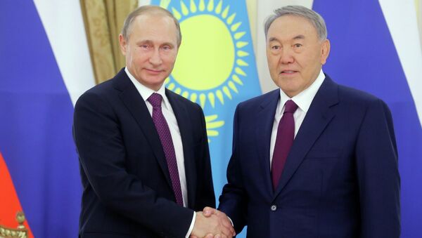 Президент России Владимир Путин и президент Казахстана Нурсултан Назарбаев во время встречи. Архивное фото