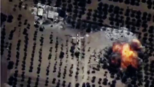 Точечные авиационные удары РФ по укрытиям с бронированной техникой и складам с ГСМ  в провинции Идлиб в Сирии.(Стоп-кадры с видео).
