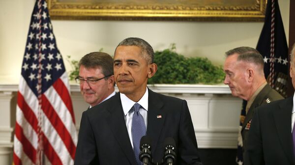 Президент США Барак Обама перед началом заявления об Афганистане 15 октября 2015