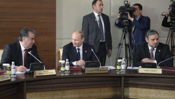 Президент РФ Владимир Путин во время заседания глав государств-участников Содружества Независимых Государств