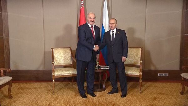 Президент РФ Владимир Путин с лидером Белоруссии Александром Лукашенко. Архивное фото