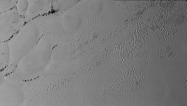 Изображение пористой поверхности Плутона